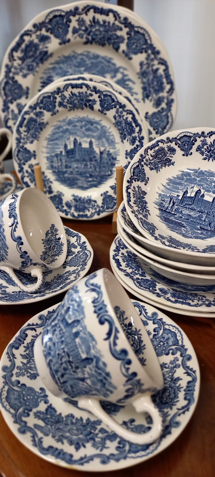 The main photo for Enoch Wedgwood "Royal Homes of Britain" setting for four