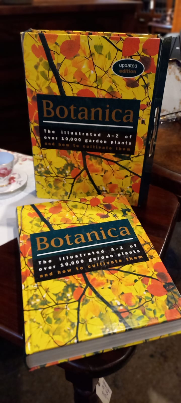The main photo for Botanica The Illustrated A-Z of over 10,000 garden plants and how to cultivate them.