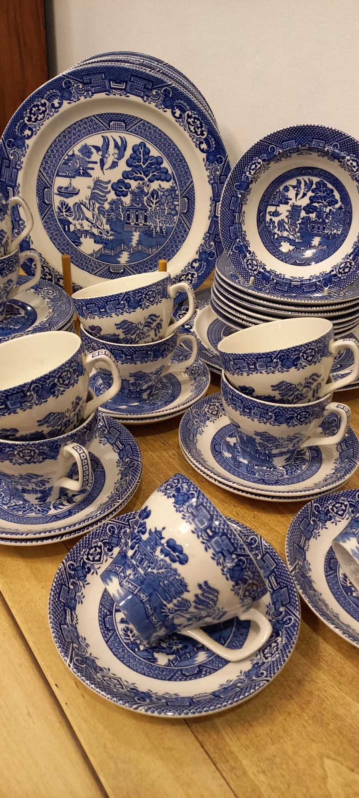 The main photo for Wood Ware England Willow pattern setting for 8 people + 3 spare teacups